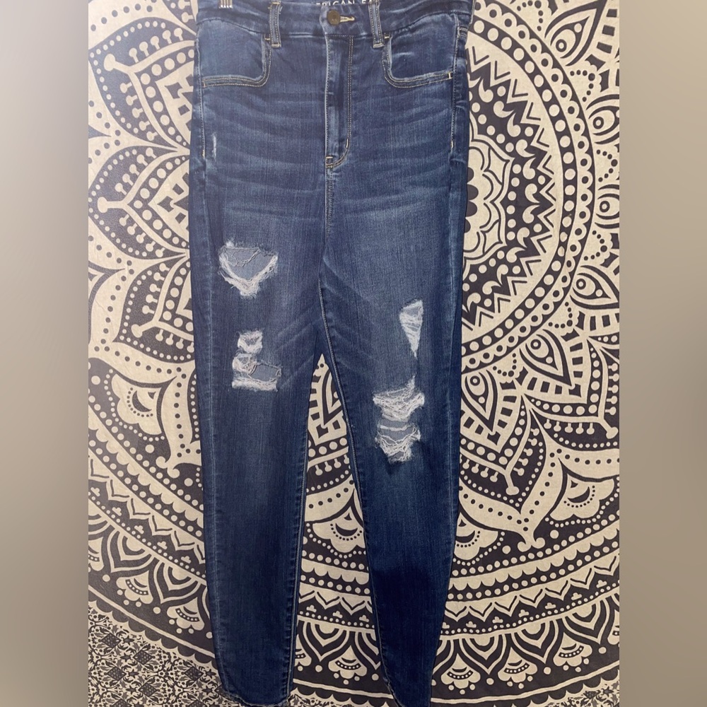 AMERICAN EAGLE dark wash ripped jeans